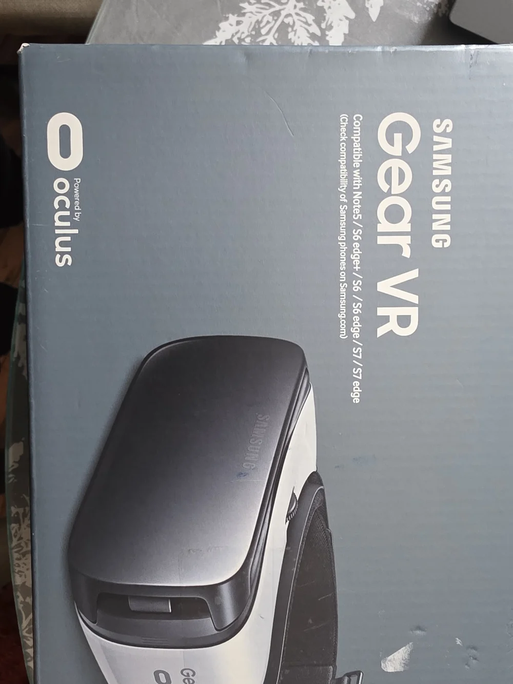 Samsung Gear VR Headset - White and Gray